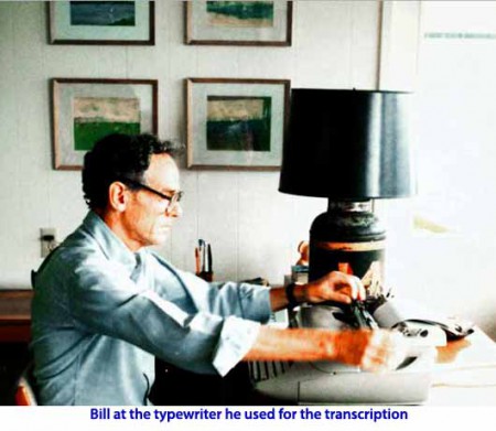O Bill στην γραφομηχανή που χρησιμοποιούσε για την δακτυλογράφηση του Μαθήματος